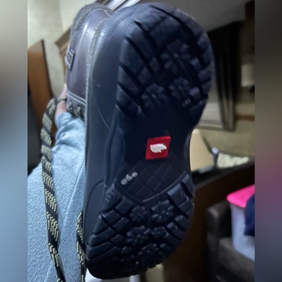 Basically brand new North Face boots - Picture 2 of 3